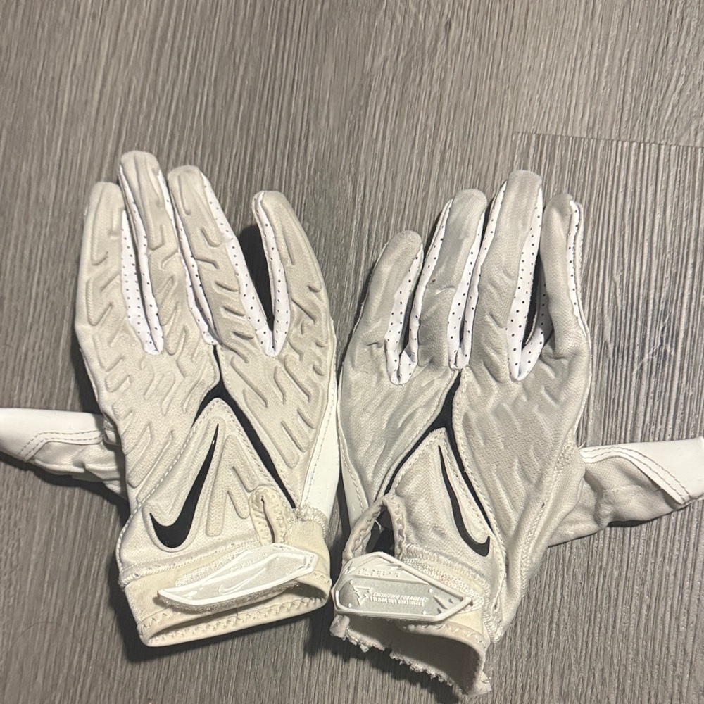 Men Medium Nike White Football Gloves